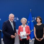 „Социалните медии не са играчка: Урсула фон дер Лайен получи доклада на Специалния панел за безопасността на децата онлайн